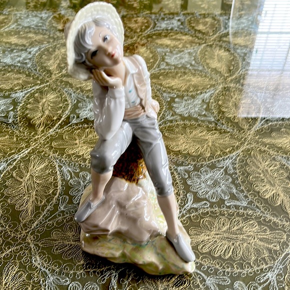 π³οΈβπTengra Porcelain figurine. See the pictures. They are beautiful. - Picture 1 of 16